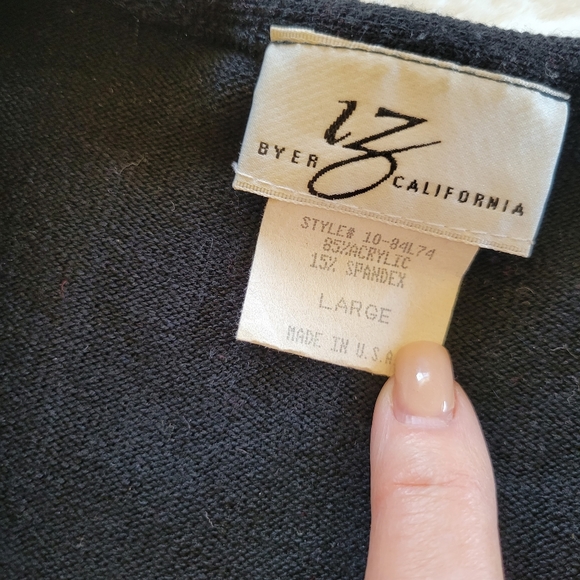 IZ Buyer California V Neck Sweater in Red and Black Stripe mid sleeves. Size L - Picture 5 of 7